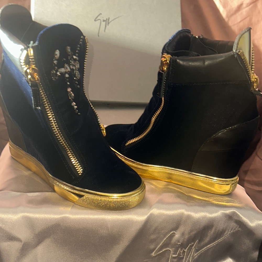Giuseppe Zanotti Black and Gold Luxe Wedges